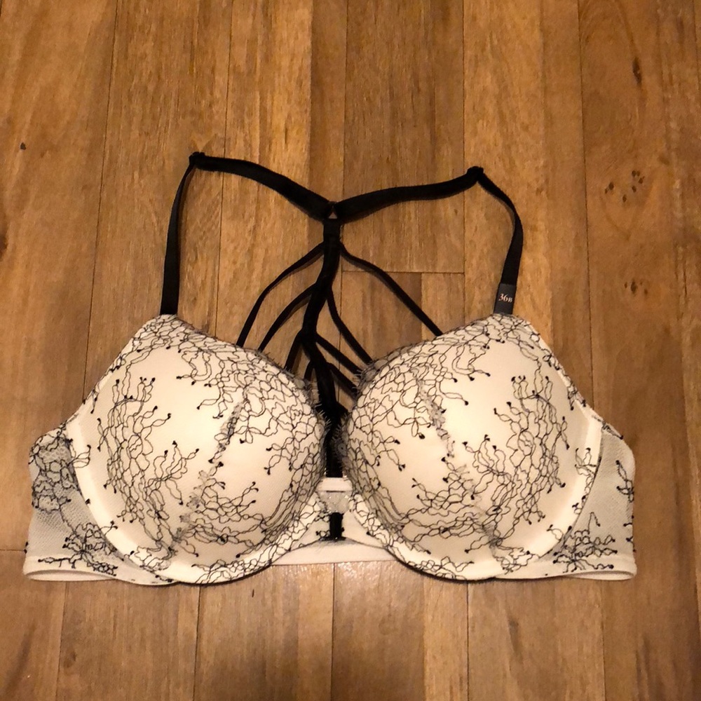 Victoria’s Secret bra. New with tags! Never worn!